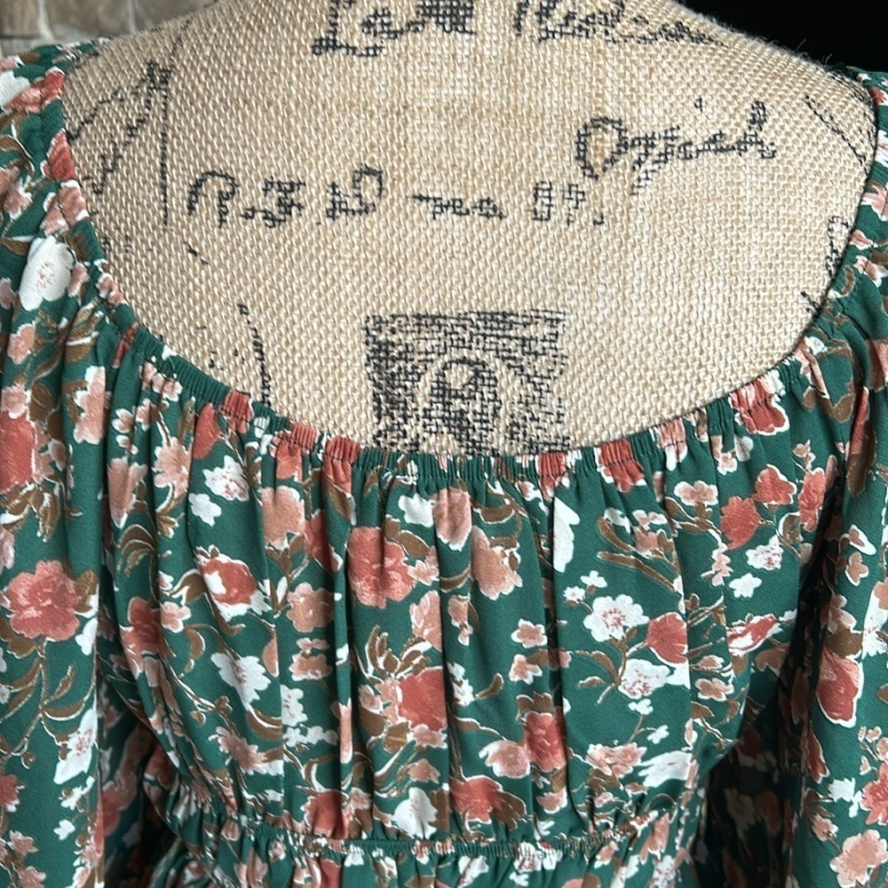 MINE hunter green floral smocked top cropped long sleeve tie at bust scoop back - Picture 11 of 15